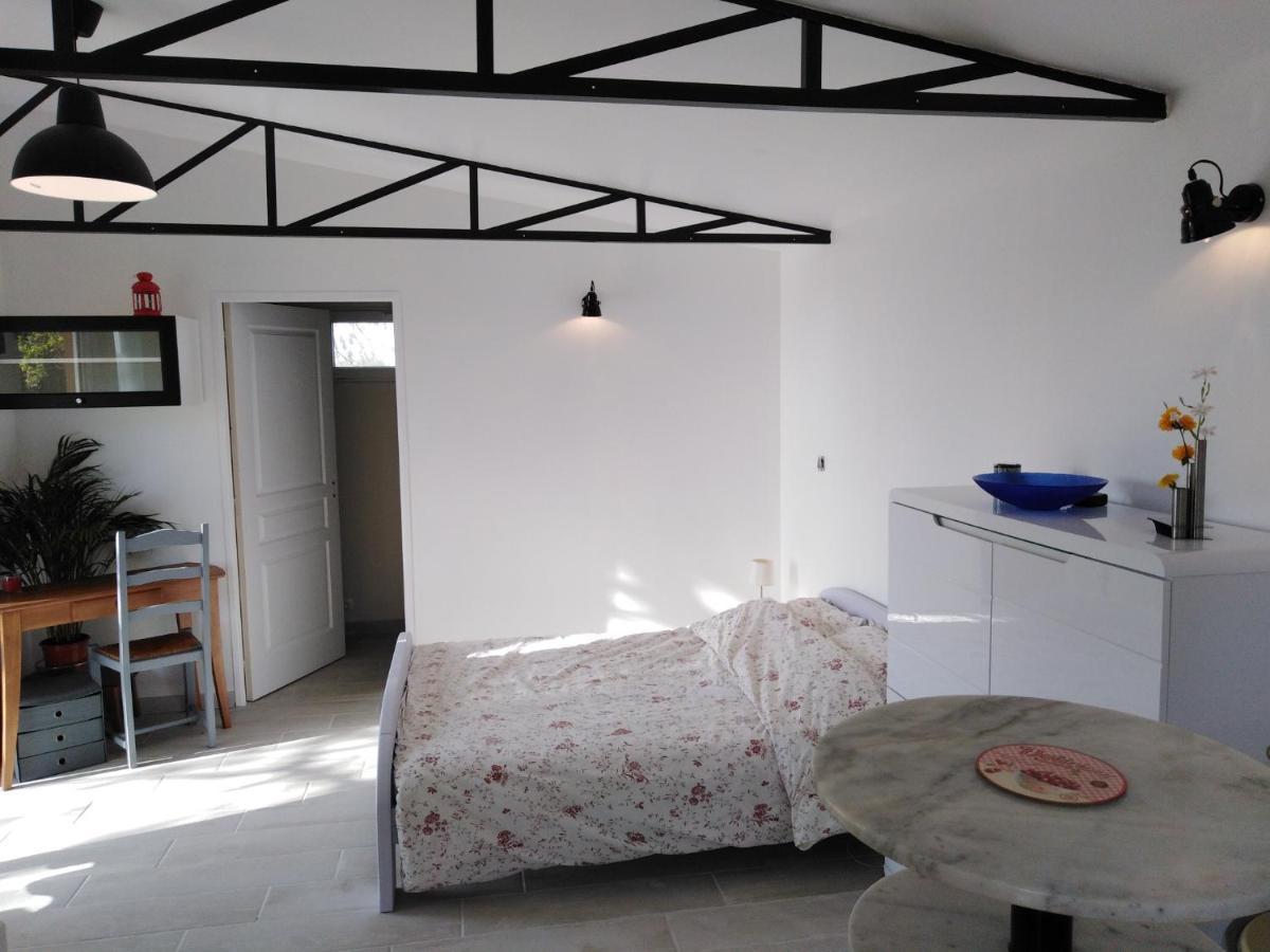 Le Chalet Du Bord De L'Eau Sainte-Terre Esterno foto